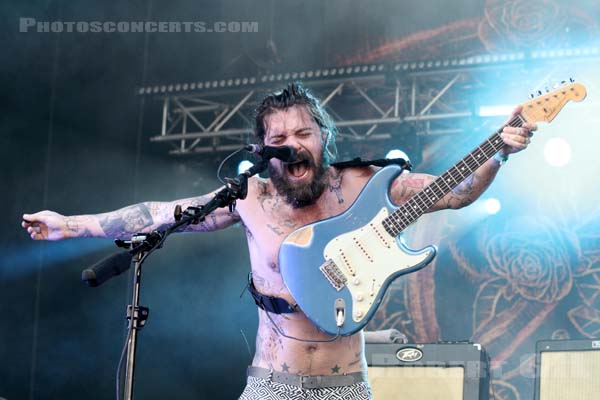 BIFFY CLYRO - 2014-07-06 - BELFORT - Presqu'ile du Malsaucy - Simon Alexander Neil